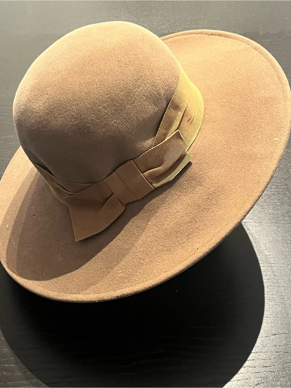 Vintage Wide Brim Felt Hat with Bow in Tan - Picture 1 of 3